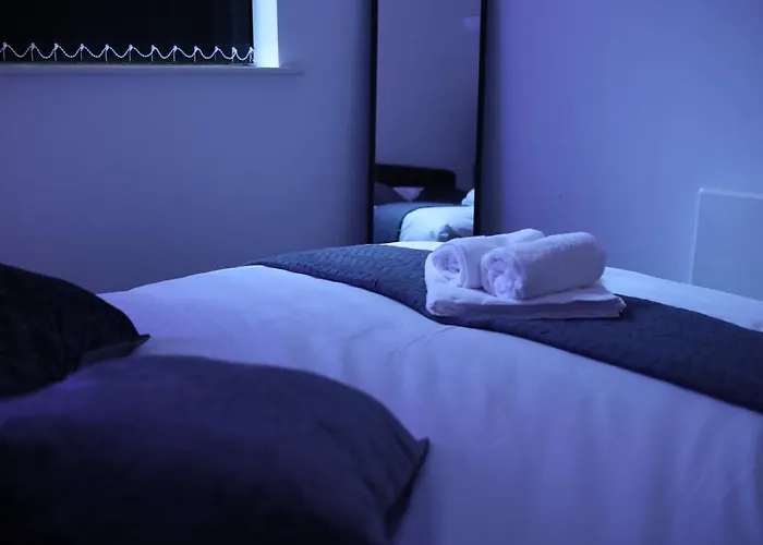 Leeds City Centre * Leeds (West Yorkshire)