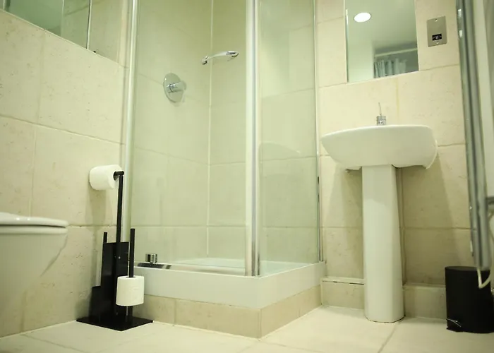 Leeds City Centre * Leeds (West Yorkshire)